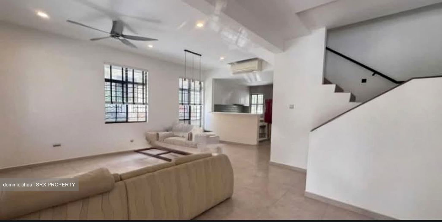 Lorong Lew Lian (D19), Terrace #596582671